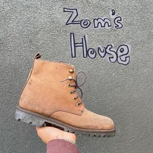 Brown boots 🐕